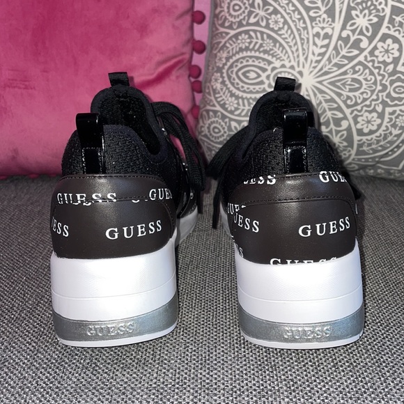 Guess Sneakers 😍 - Picture 4 of 5